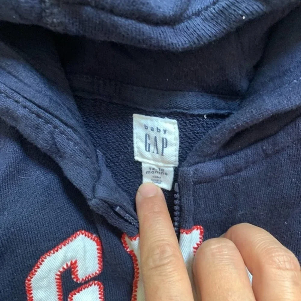 Gap▪️Boys‎ Zip front Hoodie. 12-18 mo